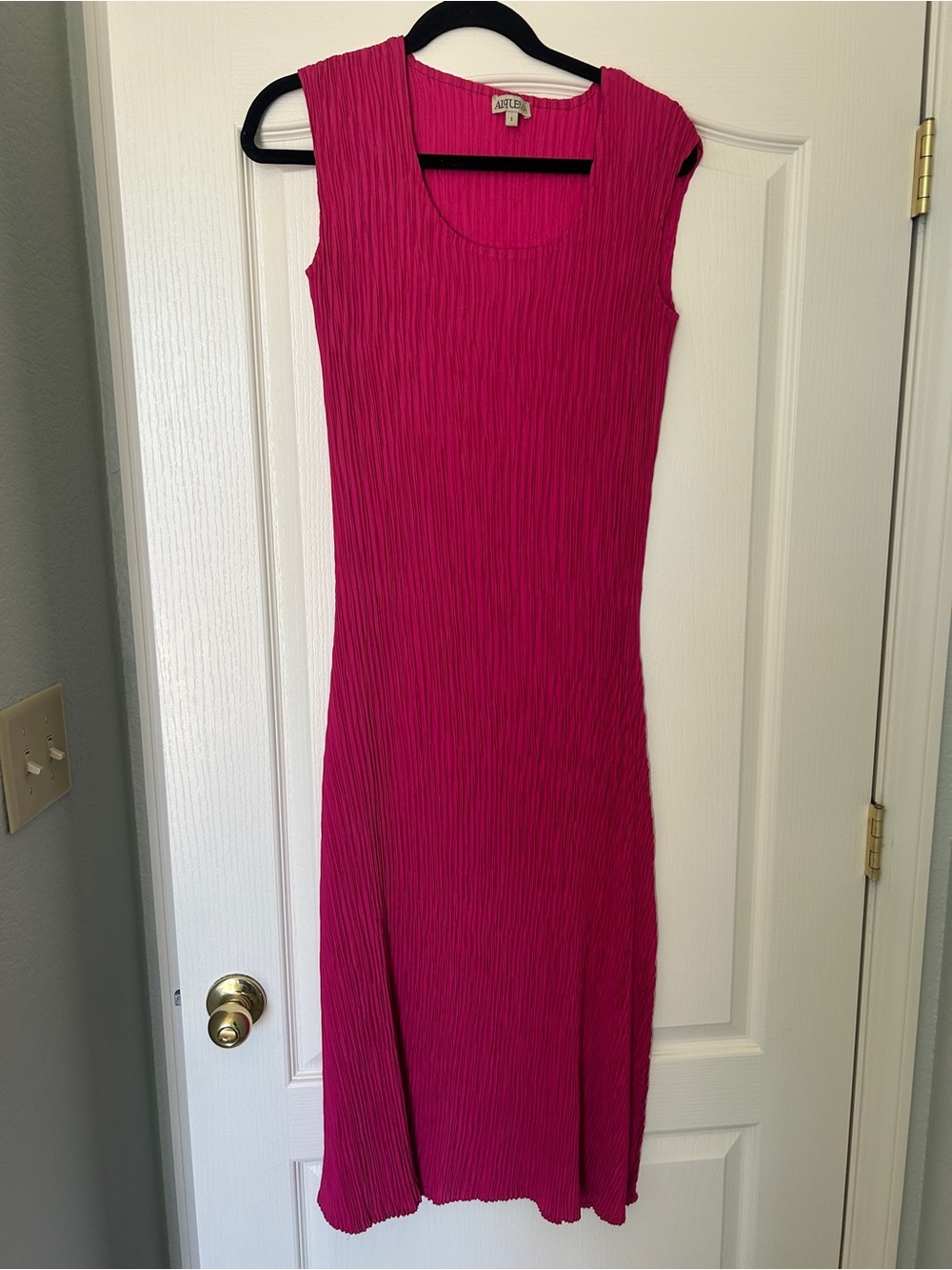 ALQUEMA Crinkle Dress Womens Sleeveless Midi Dress Stretch Magenta Never Worn
